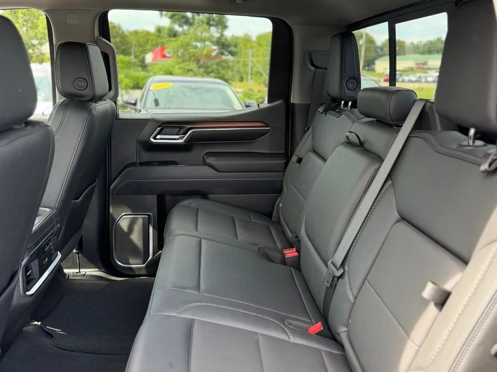 Used 2025 Silver GMC Denali image 7