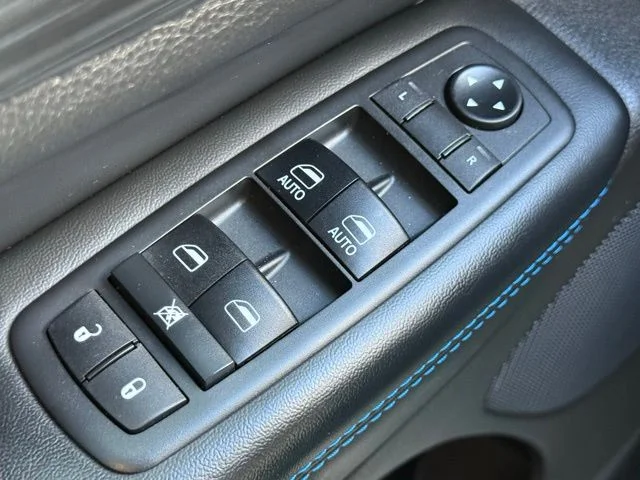 Used 2019 Sting Gray Clearcoat Jeep Laredo image 20