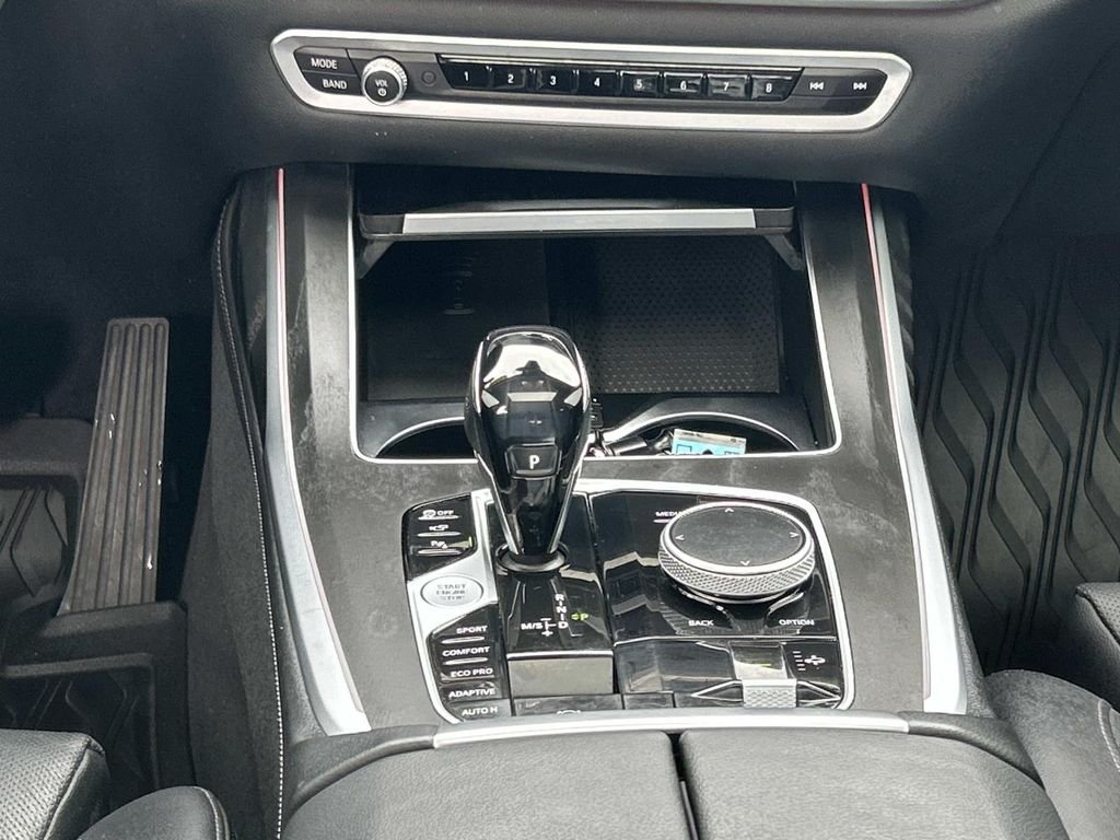 Used 2021 Arctic Gray Metallic BMW xDrive40i image 16