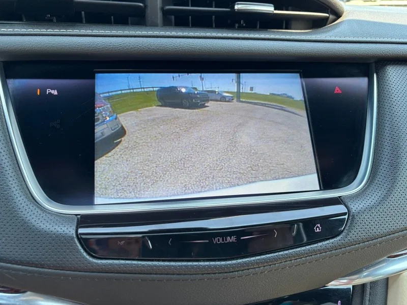 Used 2019 Crystal White Tricoat Cadillac Premium Luxury FWD image 20