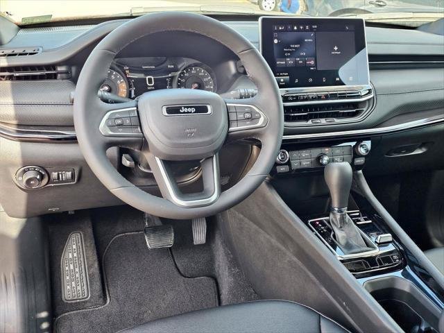 New 2026 Red Hot Pearlcoat Jeep Latitude image 32