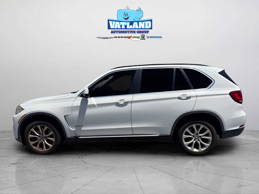 Used 2016 Alpine White BMW sDrive35i image 2