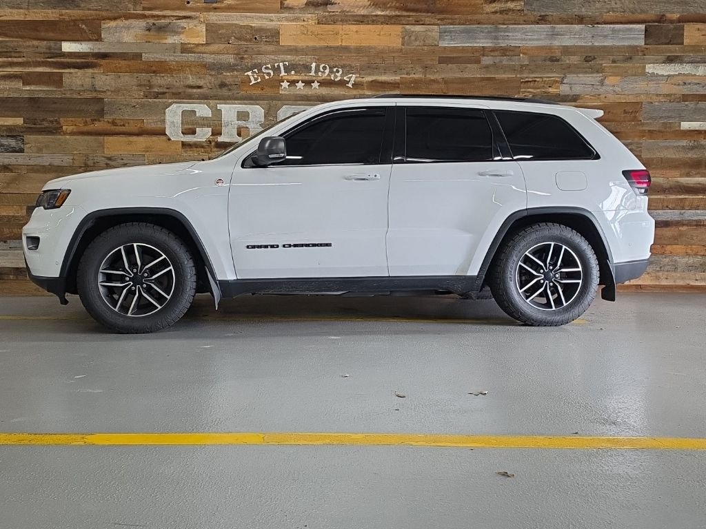 Used 2021 Bright White Clearcoat Jeep Trailhawk image 16