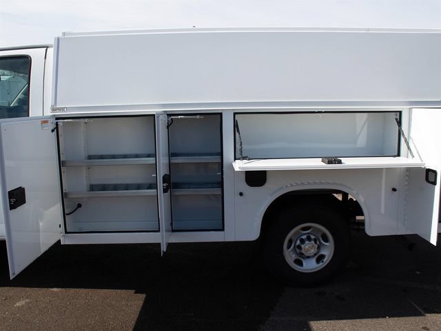 New 2025 Summit White Chevrolet 1WT image 13