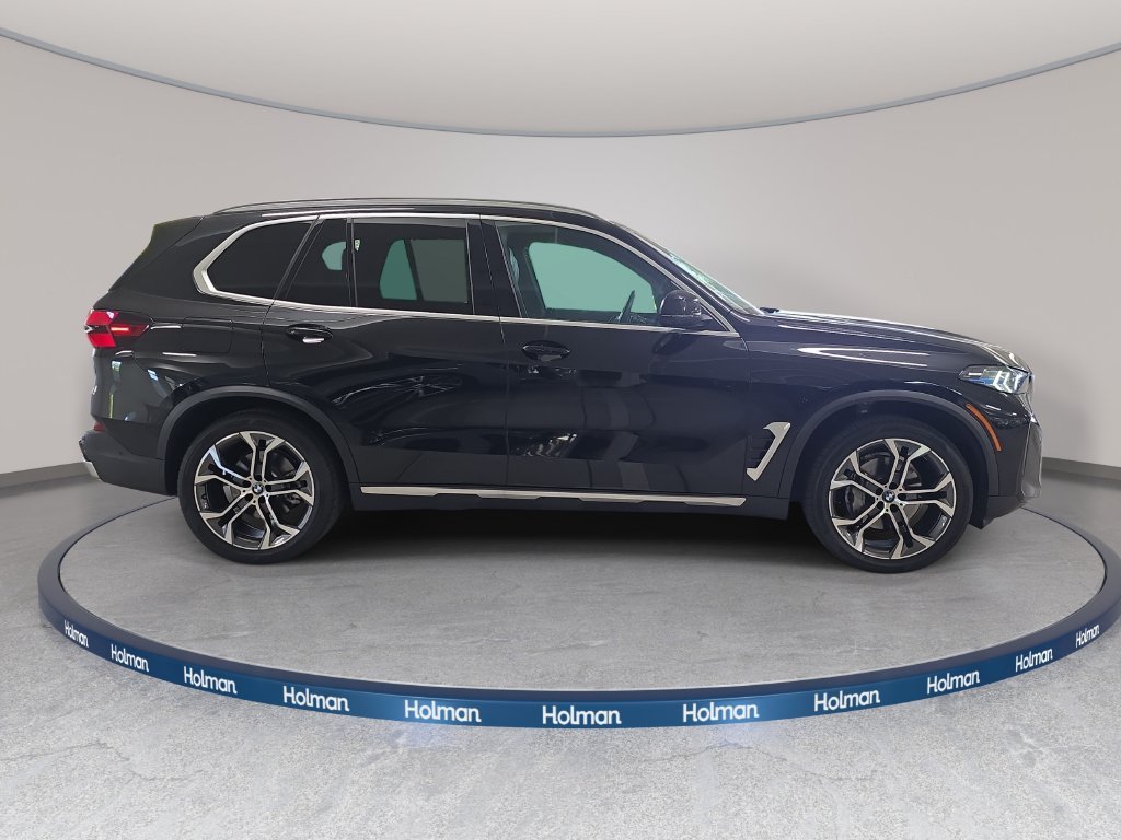 Used 2026 Black Sapphire Metallic BMW sDrive40i image 5