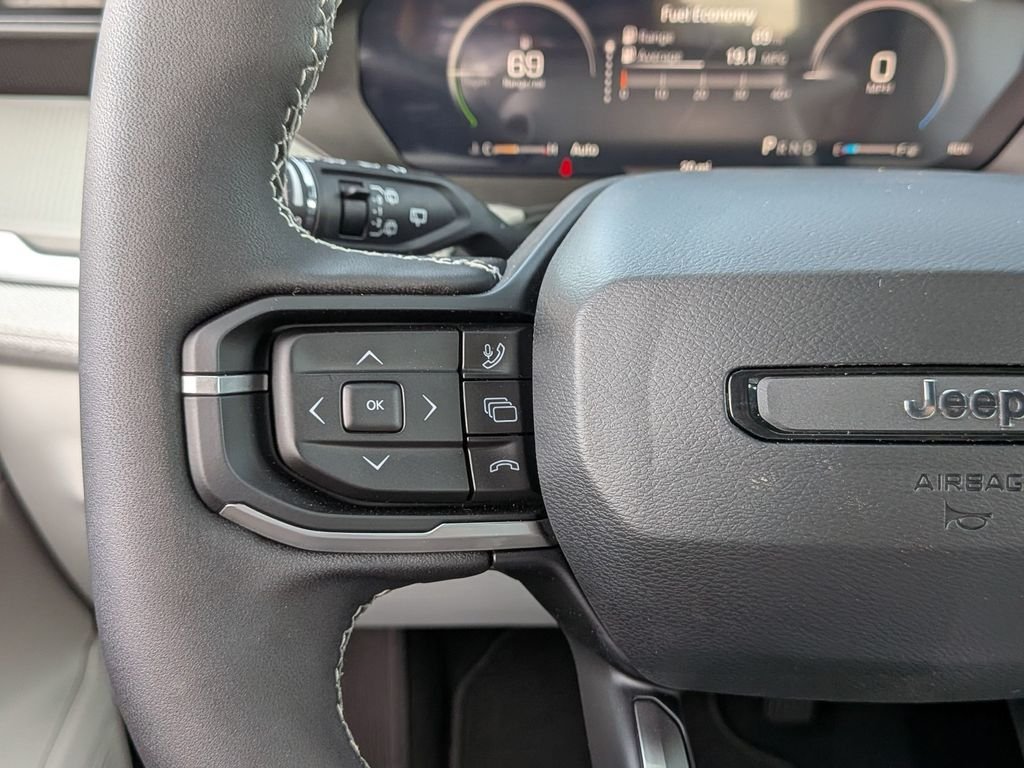 New 2026 Bright White Clear-Coat Exterior Paint Jeep Laredo image 20