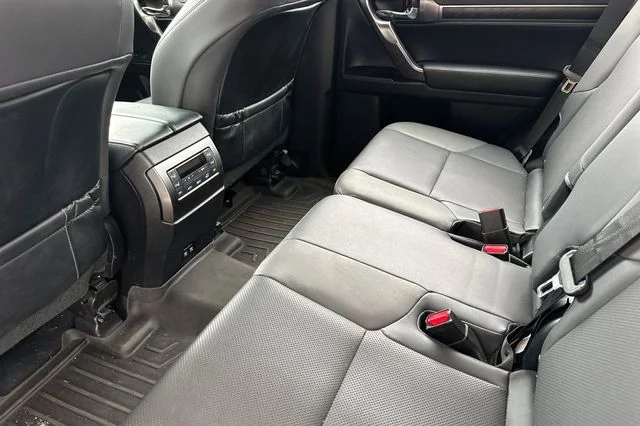 Used 2022  Lexus 460 image 14