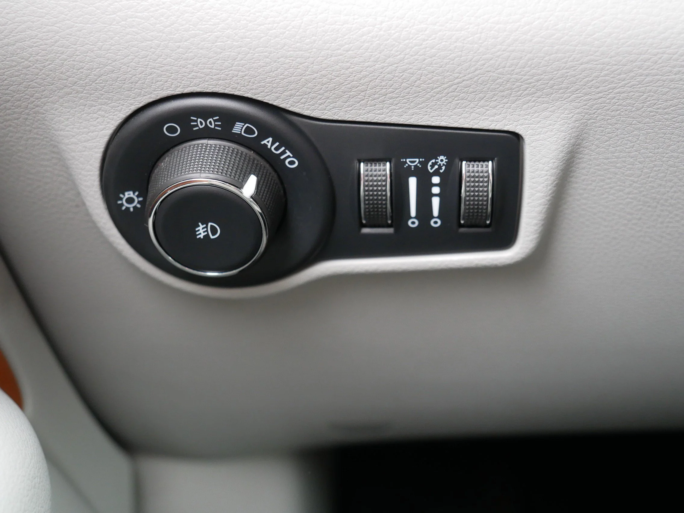 Used 2022 Velvet Red Pearlcoat Jeep Limited image 26