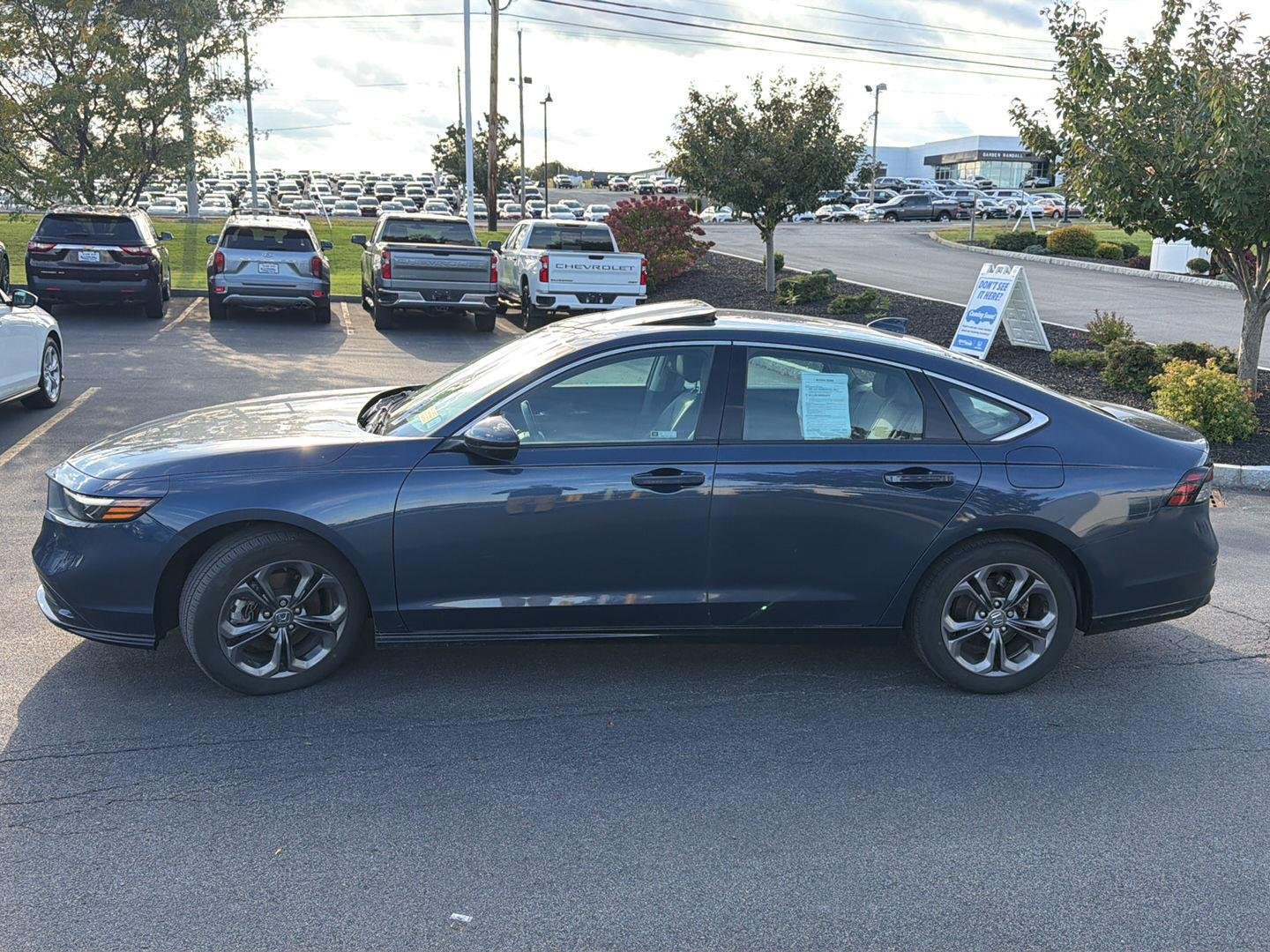 Used 2025 Canyon River Blue Metallic Honda EX-L image 4