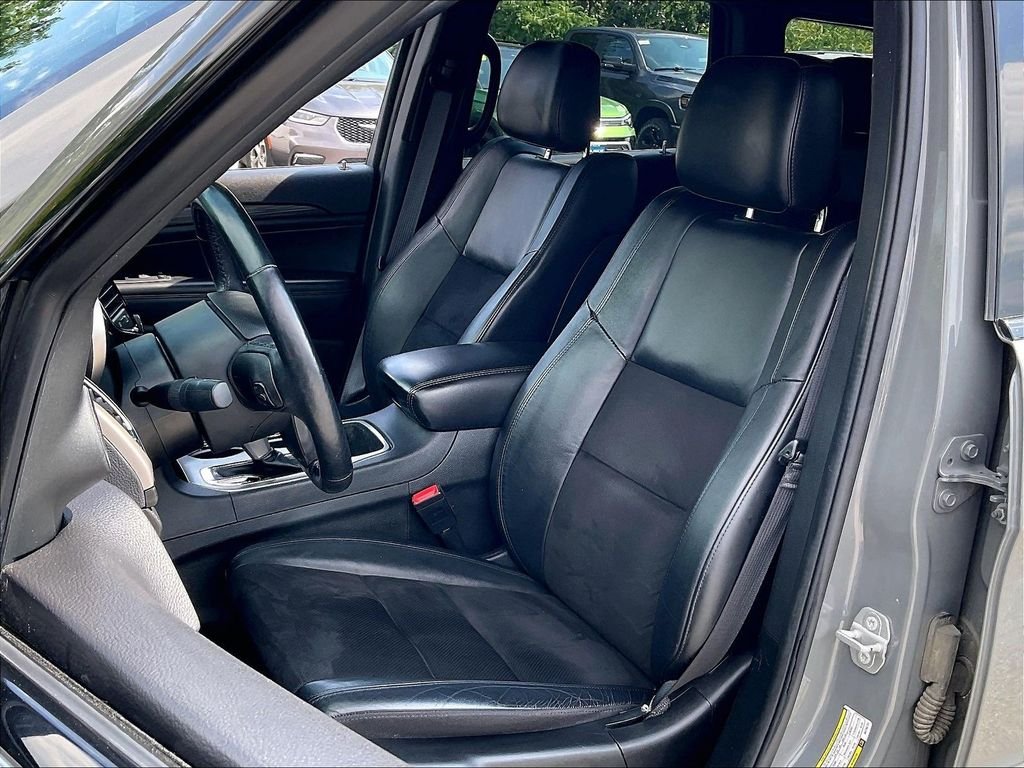 Used 2021 Sting-Gray Clearcoat Jeep Laredo X image 9