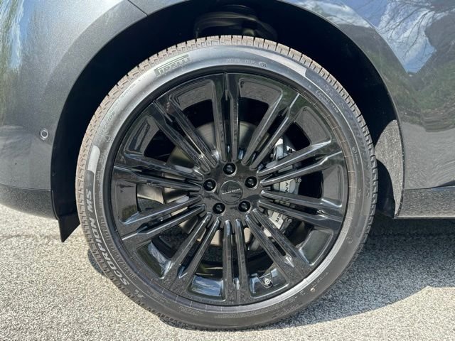 New 2026 Carpathian Grey Land Rover SE image 2