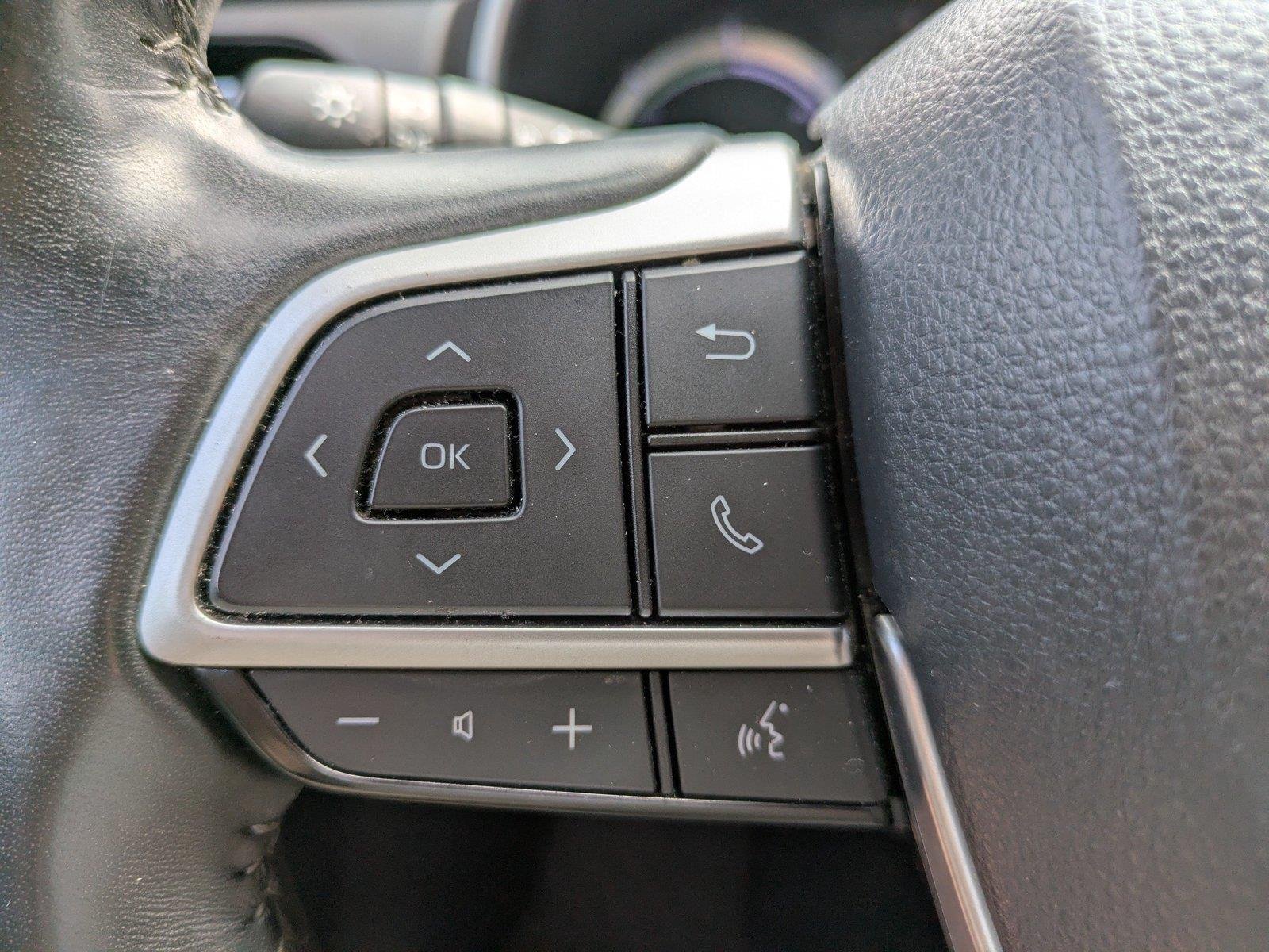 Used 2022 Midnight Black Metallic Toyota Hybrid XLE image 25