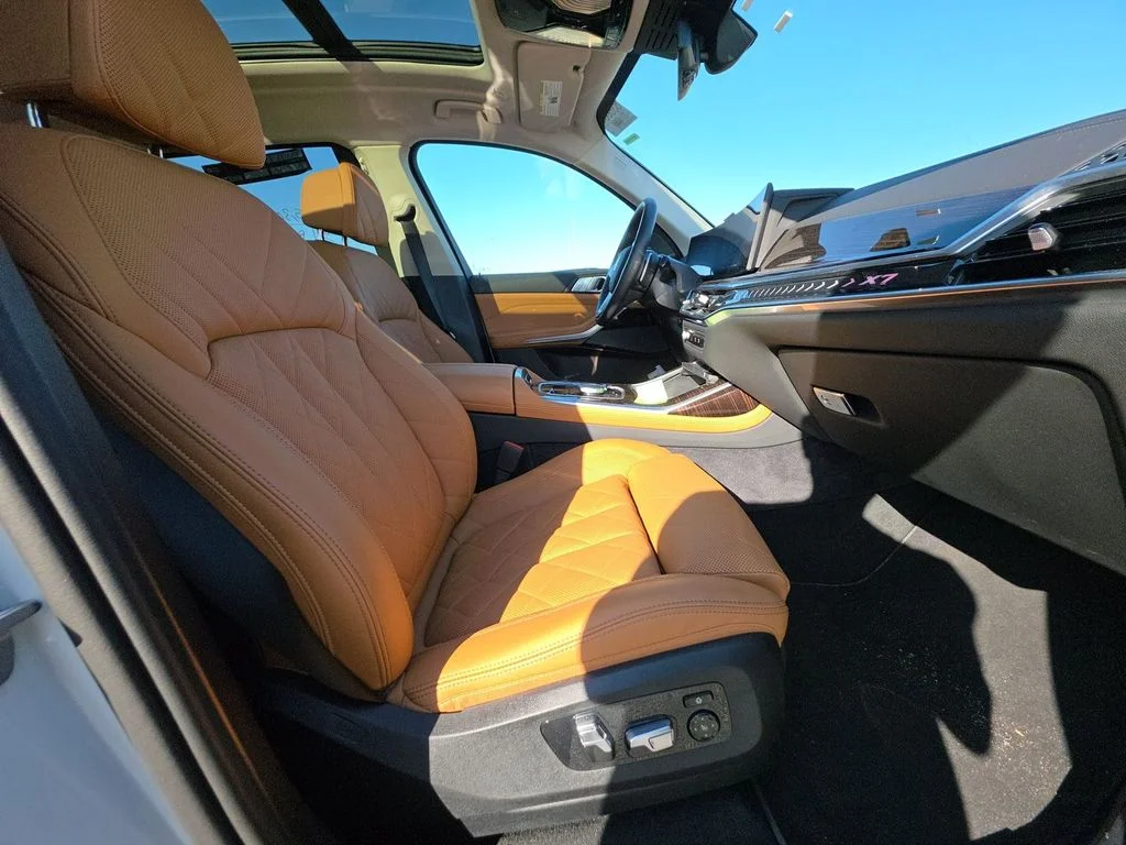 Used 2026 White BMW xDrive40i image 4