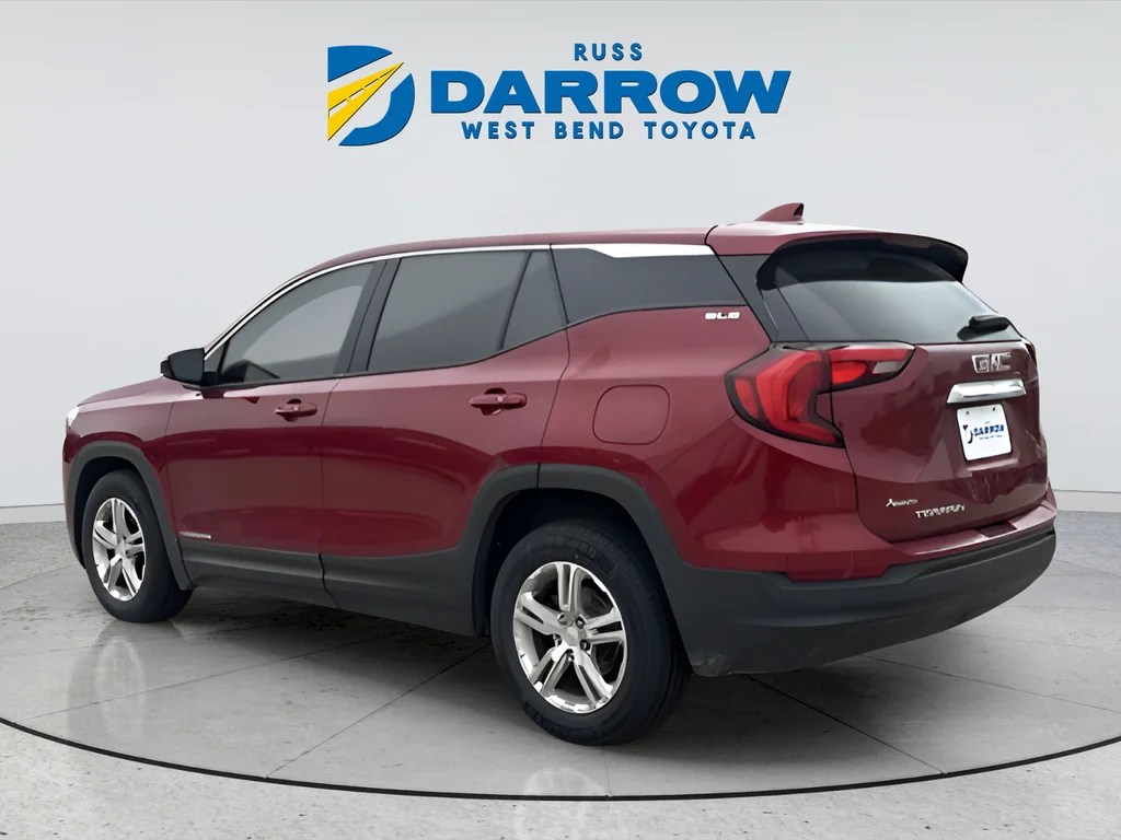 Used 2018 Red GMC SLE image 3