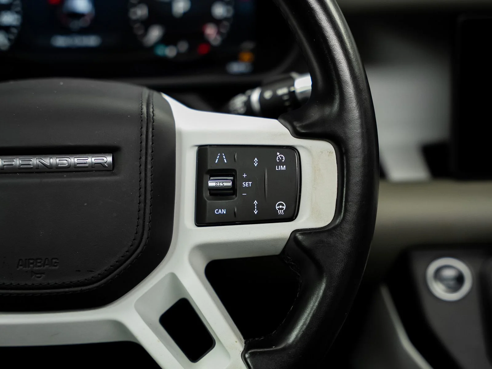 Used 2020 Blue Land Rover HSE image 45