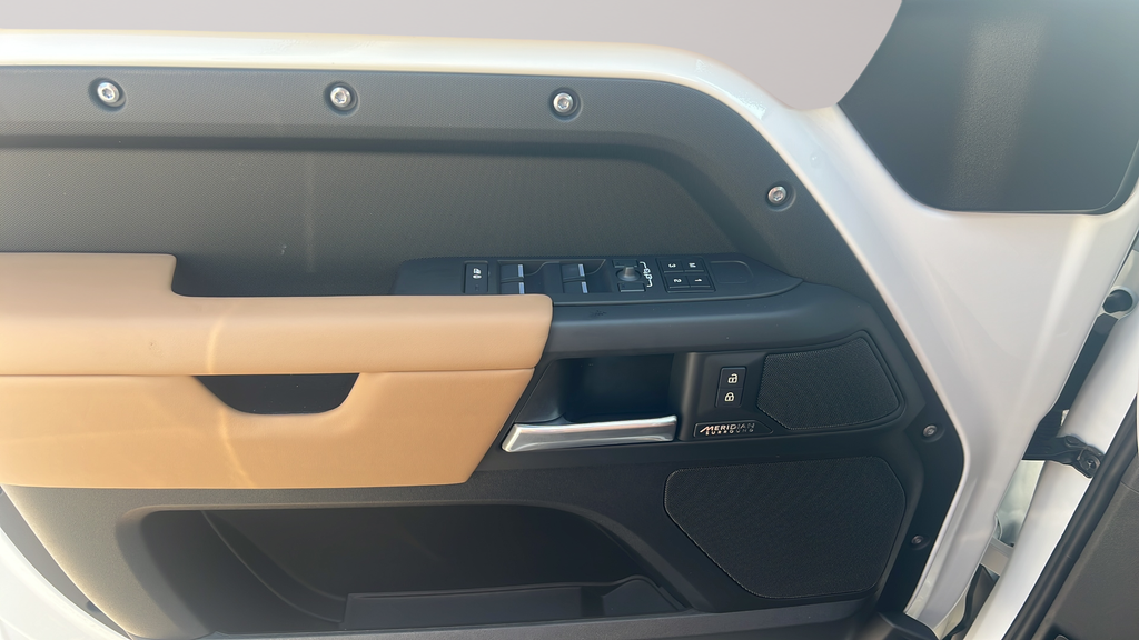 New 2026 White Land Rover X-Dynamic SE image 22