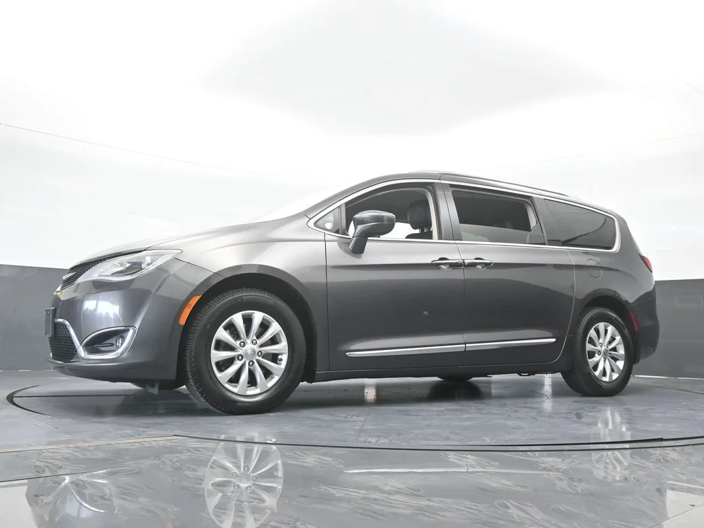 Used 2019 Granite Crystal Metallic Clearcoat Chrysler Touring L image 60
