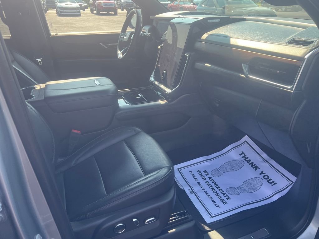 Used 2025 Silver GMC Denali image 29