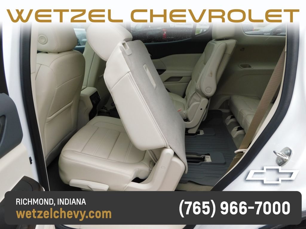 Used 2023 White GMC Denali image 33