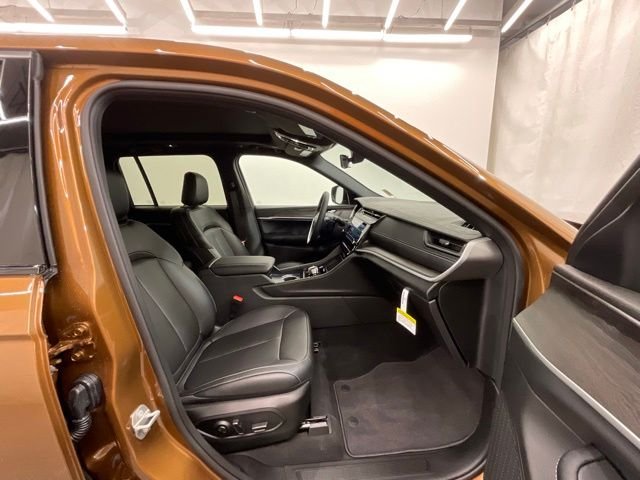 New 2026 Copper Shino Metallic Clear-Coat Exterior Paint Jeep Limited image 23
