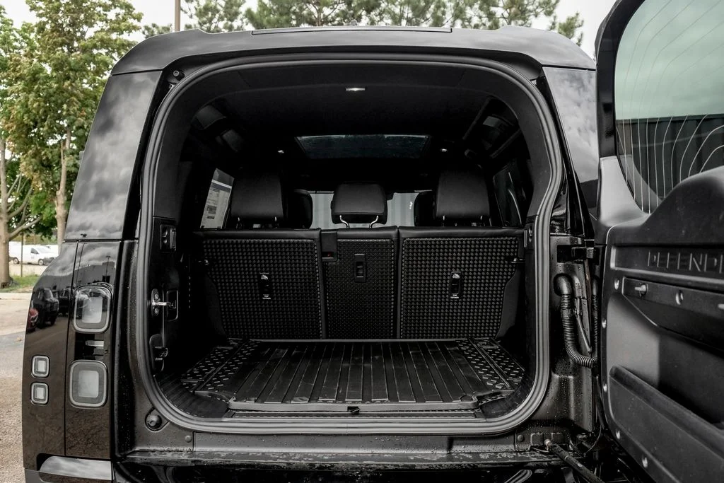 New 2026 Santorini Black Land Rover S image 9
