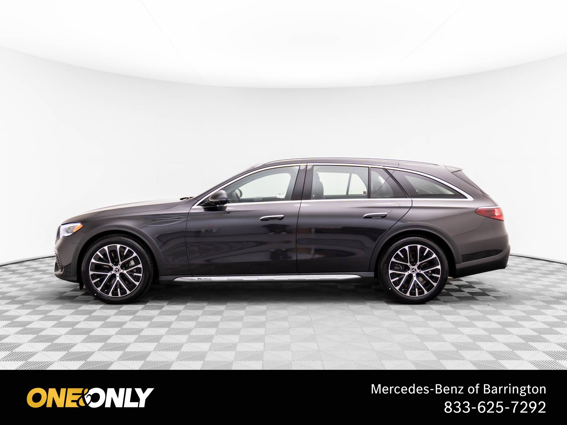 Used 2025  Mercedes-Benz E 450 image 2