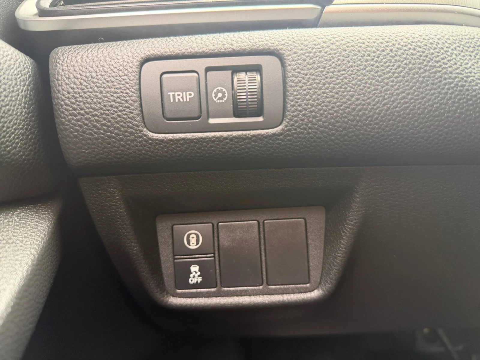 Certified Used 2020 Lunar Silver Metallic Honda LX image 17