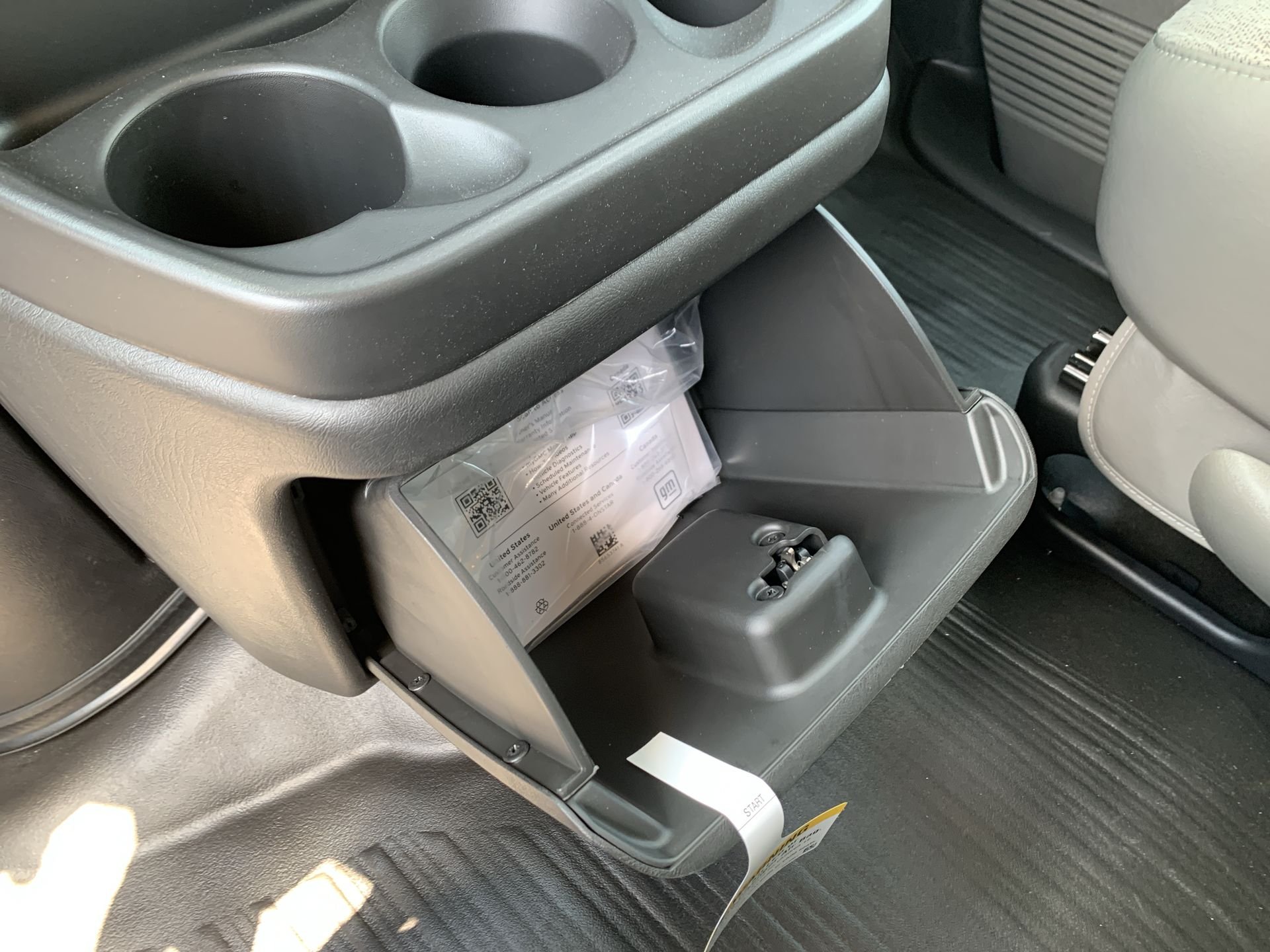 2025 GMC Savana Cargo Work Van - Photo 42