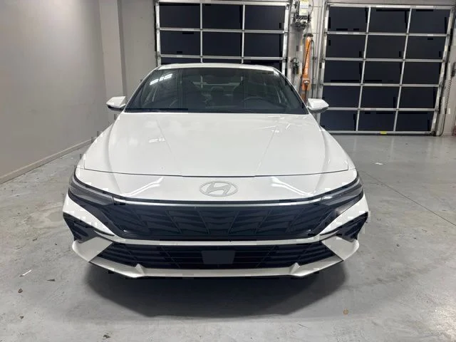 Used 2025 White Hyundai Limited image 2
