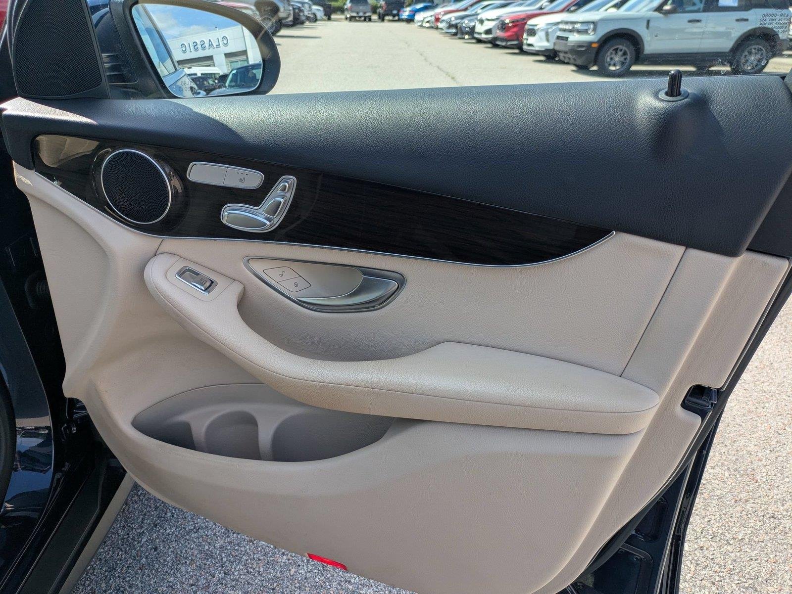 Used 2016 Lunar Blue Metallic Mercedes-Benz GLC 300 image 32