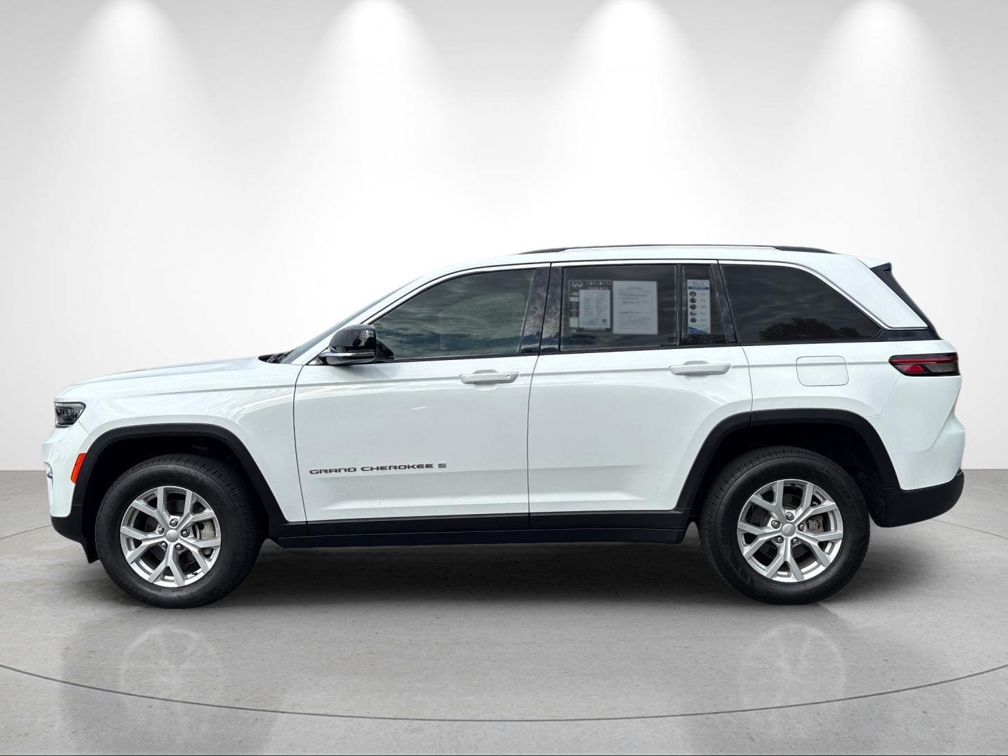 Used 2023 Bright White Clearcoat Jeep Limited image 2