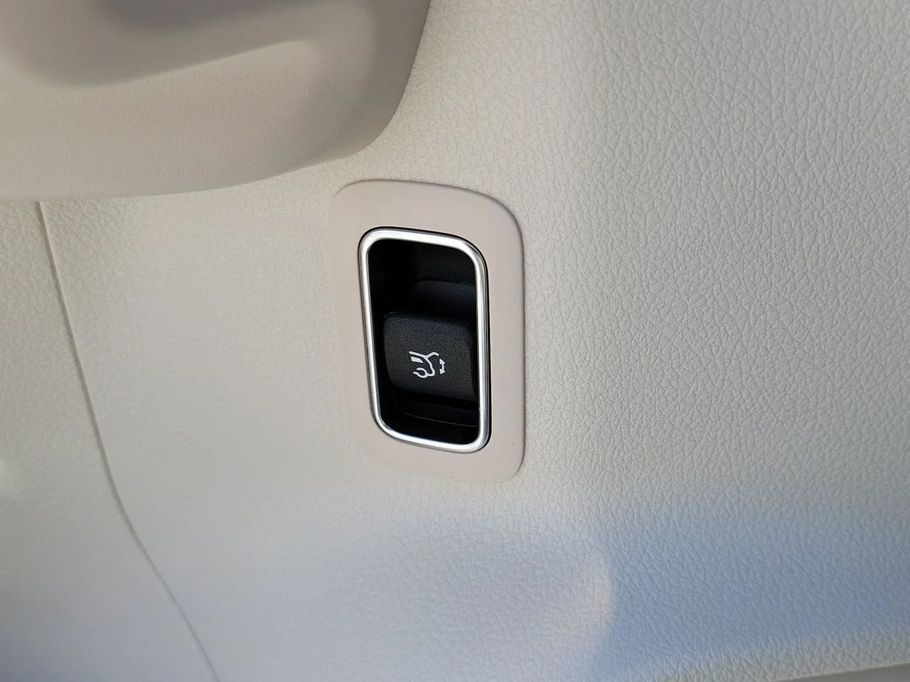 Certified Used 2026 White Mercedes-Benz GLA 250 image 28