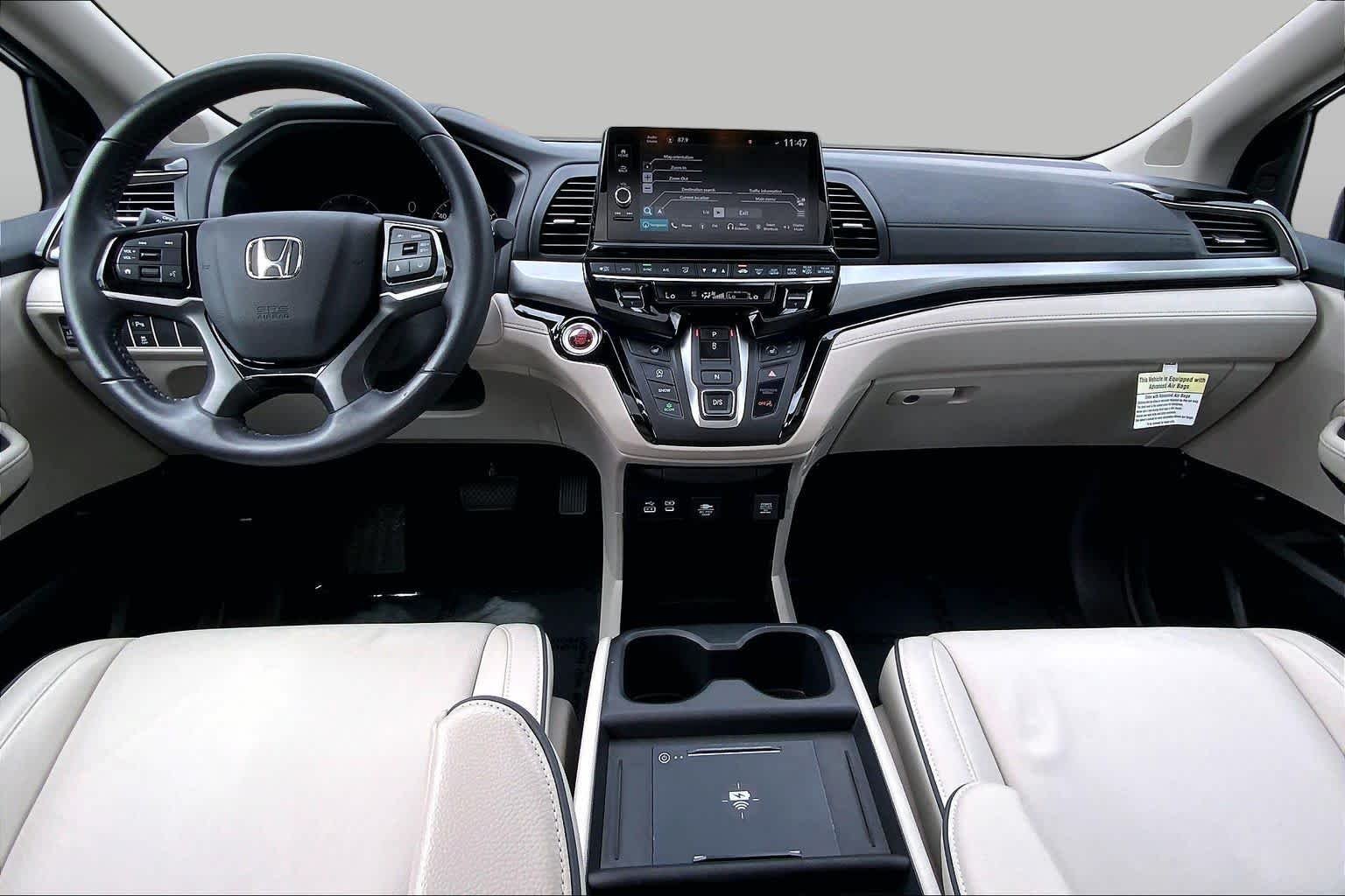 Used 2025 Solar Silver Metallic Honda Touring image 15
