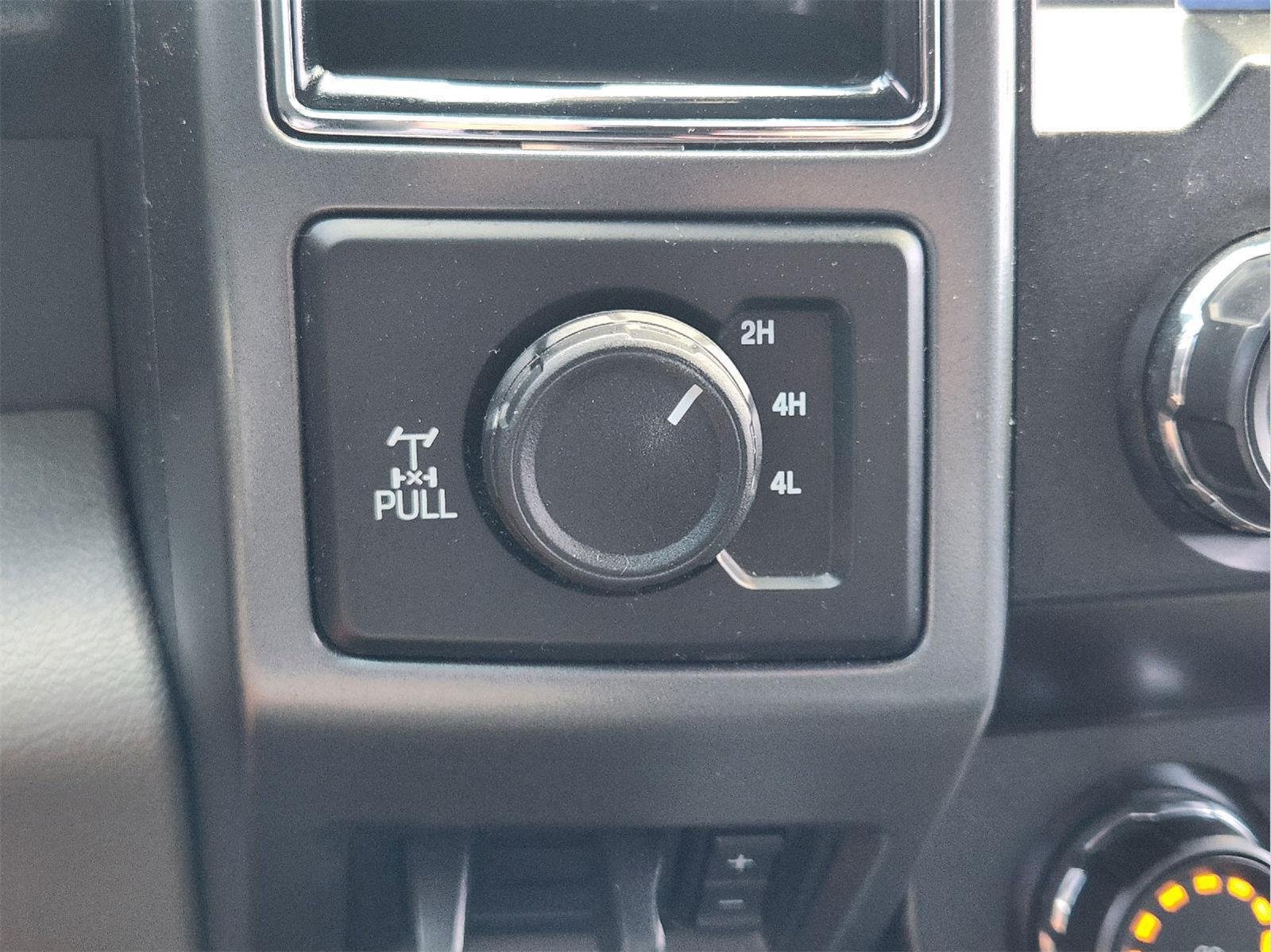Used 2020 Iconic Silver Ford XLT image 21