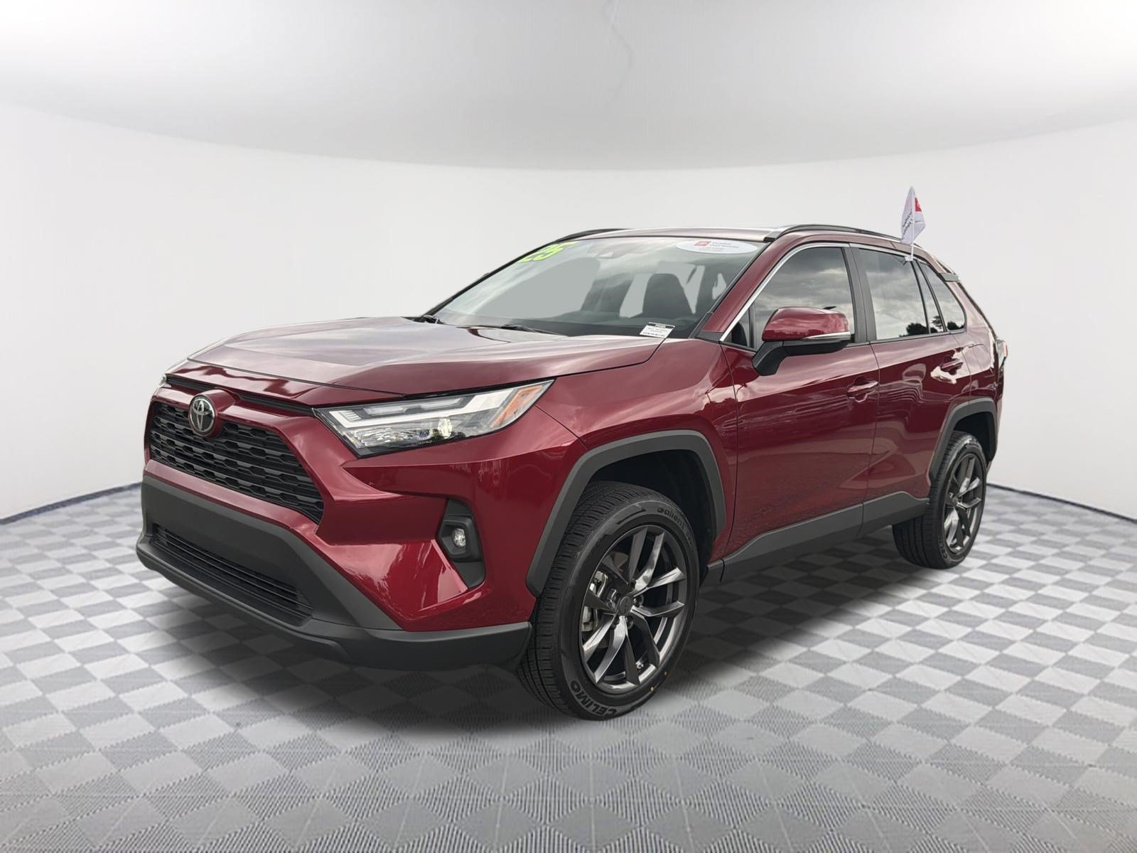 Used 2025 Ruby Flare Pearl Toyota XLE Premium image 3