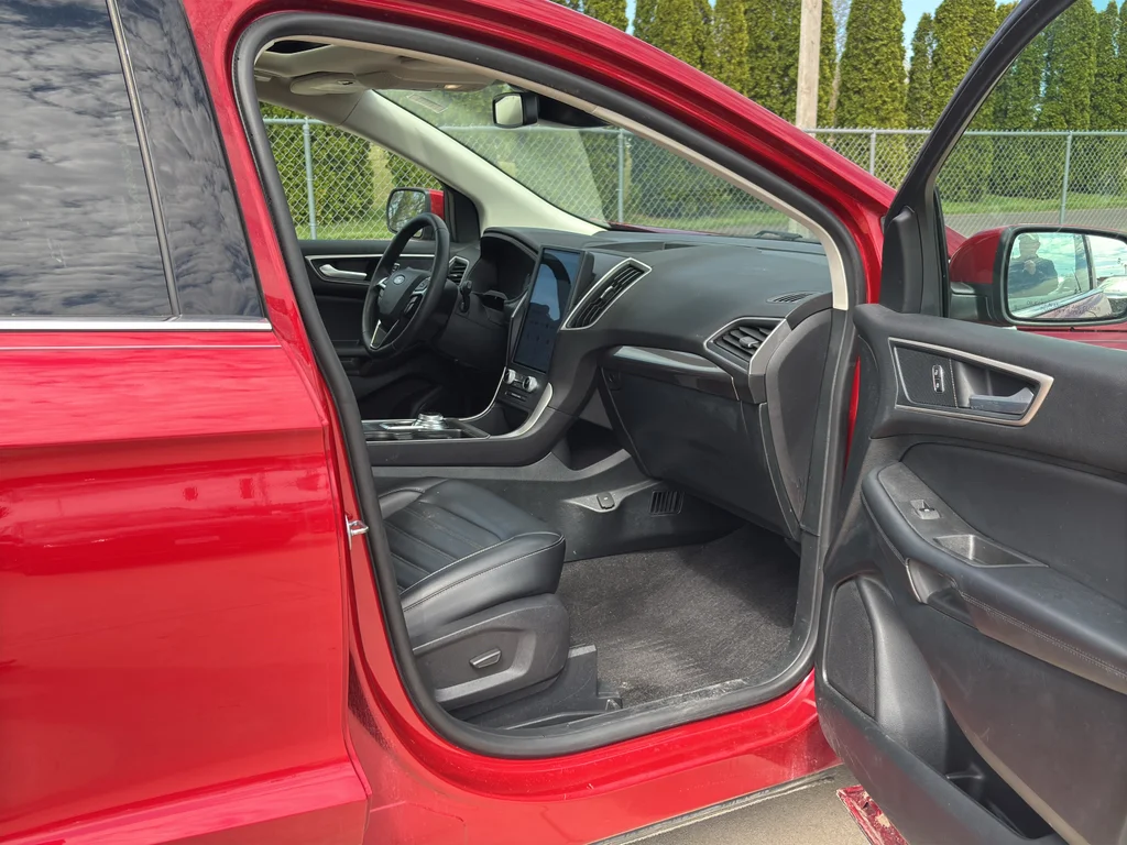 Used 2024 Rapid Red Metallic Tinted Clearcoat Ford SEL image 15