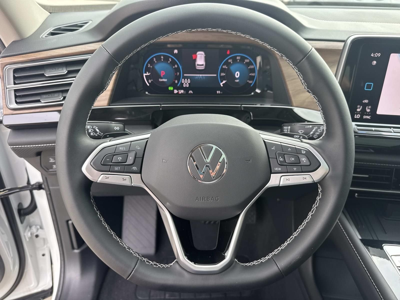 New 2026 White Volkswagen 2.0T SE w/Technology image 14