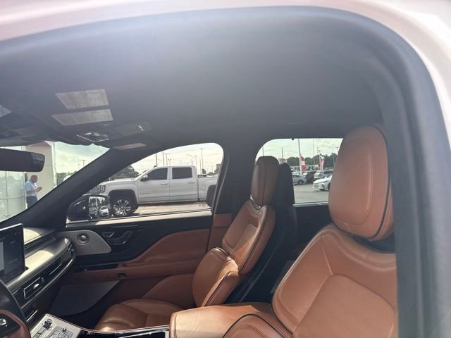 Used 2023 White Lincoln Black Label image 7