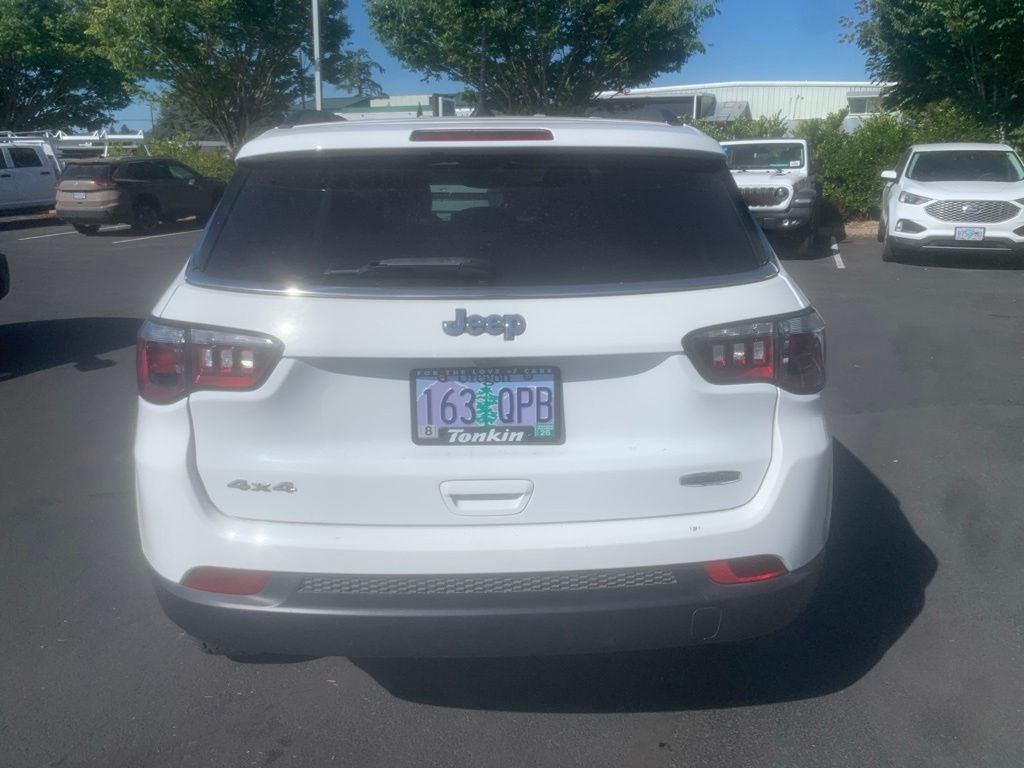Used 2022 Bright White Clearcoat Jeep Latitude image 3