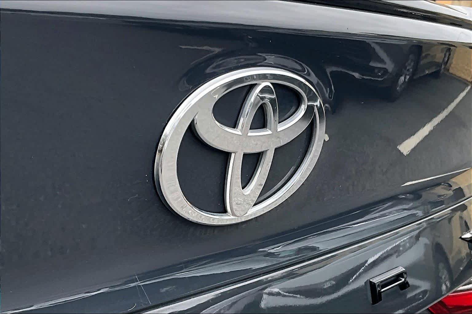 Used 2025 Underground Toyota SE image 31