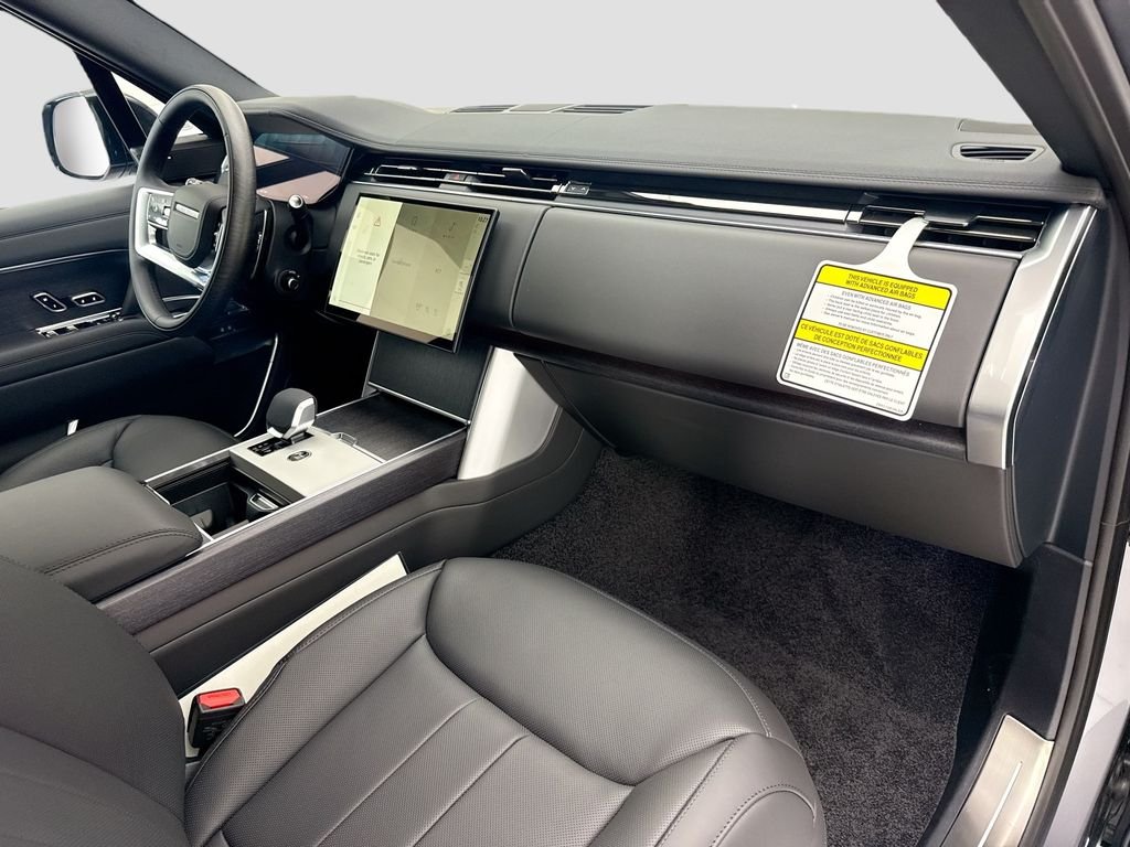 New 2026 Eiger Grey Land Rover SE image 16