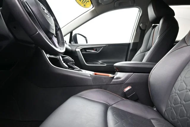 Used 2022 White Toyota Adventure image 16