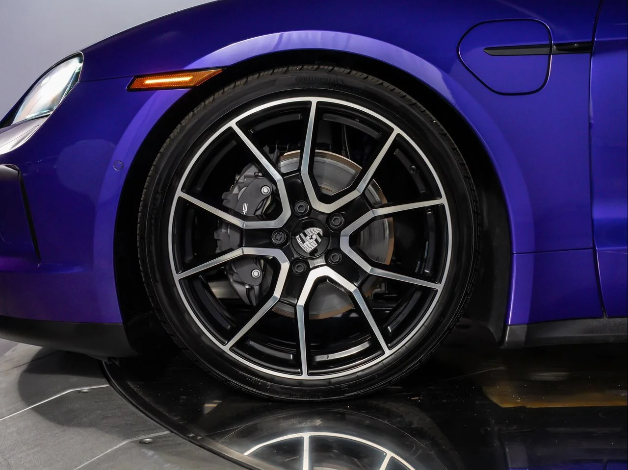 2025 Porsche Taycan Base - Photo 14