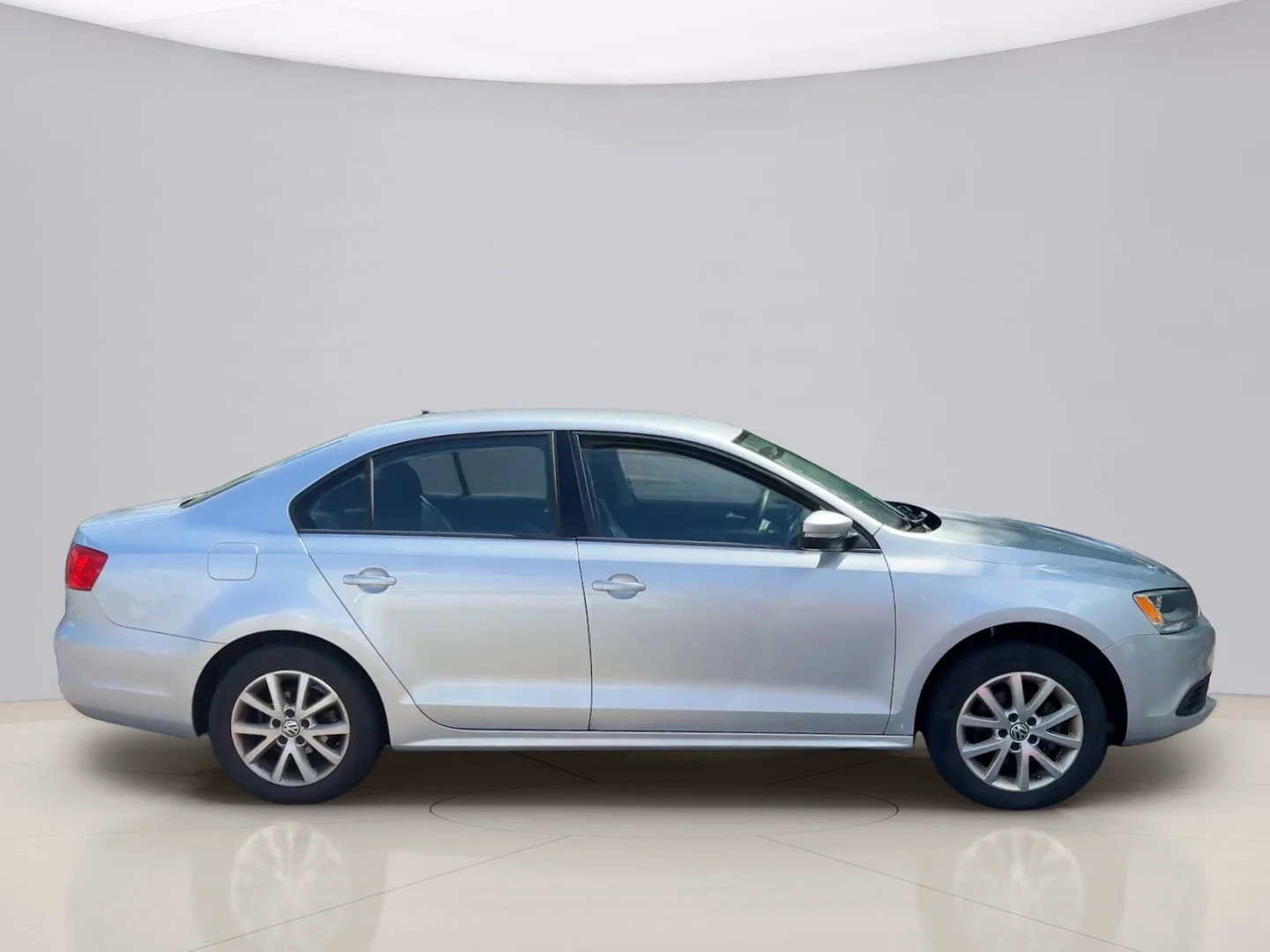 Used 2012 Silver Volkswagen SE image 6