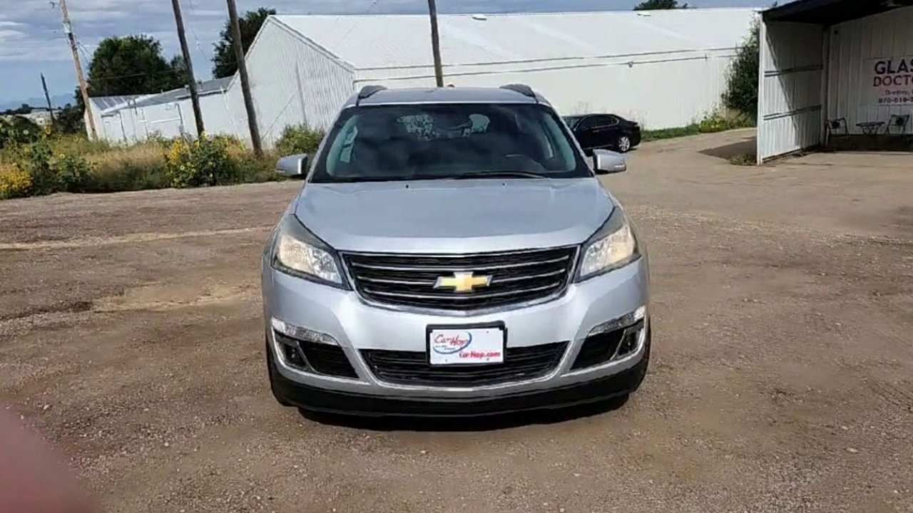 2017 Chevrolet Traverse 2LT photo 2