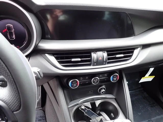 2025 Alfa Romeo Stelvio Base - Photo 18