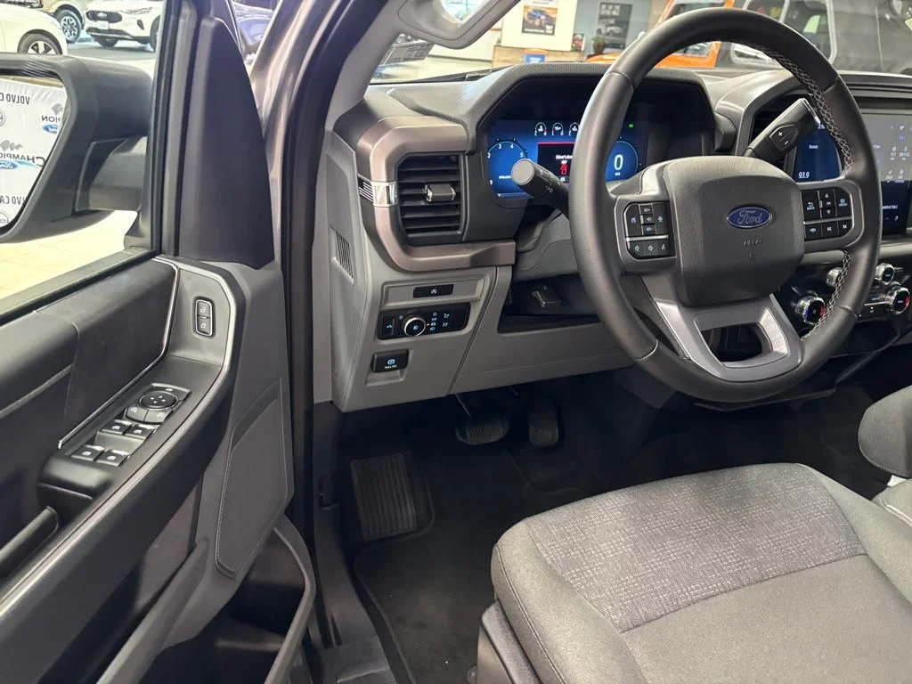 Used 2025 Silver Ford XLT image 9