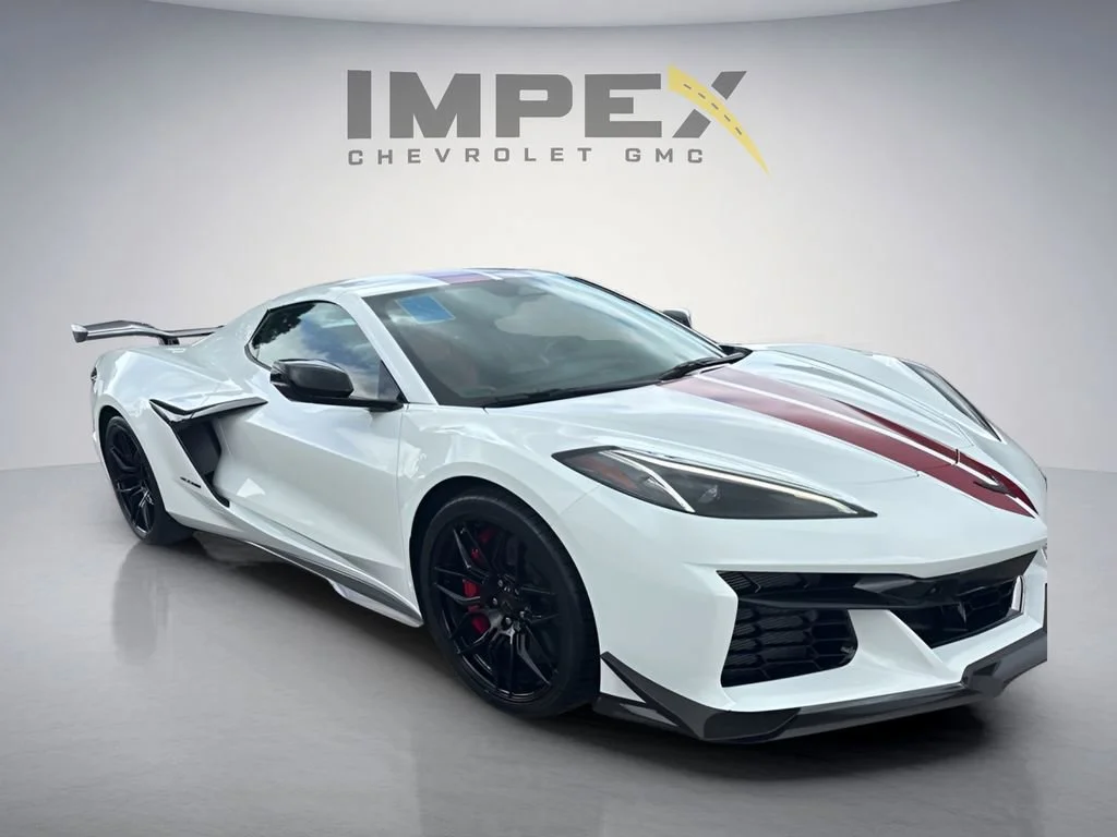 Used 2024 Arctic White Chevrolet 3LZ image 9