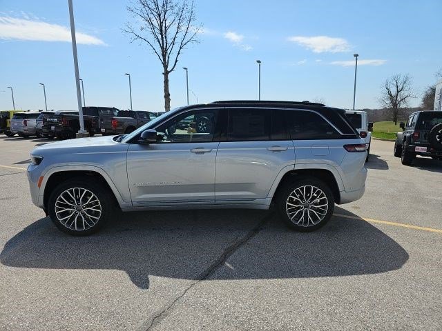 New 2026 Silver Zynith Jeep Summit image 2