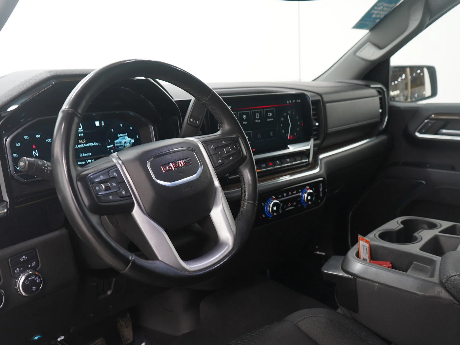 Used 2023 White GMC SLE image 26